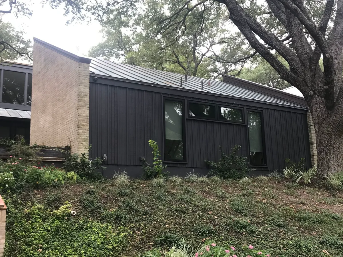 Professional painters at work San Antonio - exterior house painting team